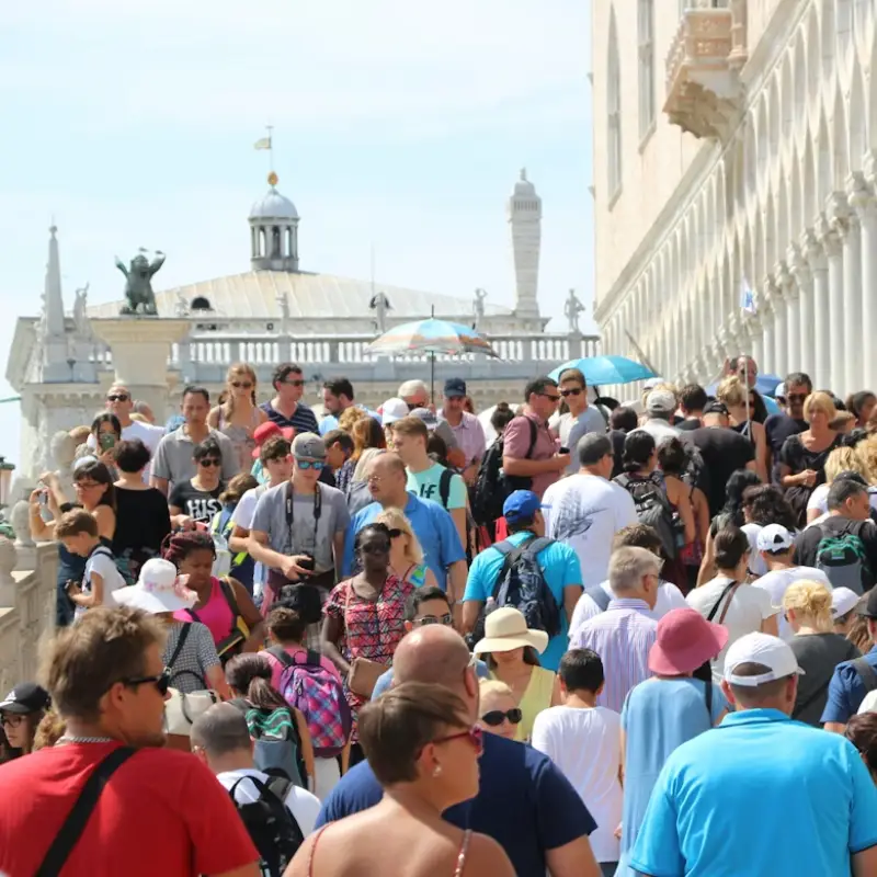 Città piene, città svuotate: come scegliere una destinazione culturale